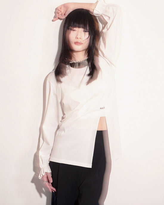 aalis NIABI folded pleats cuff front slit L/S top (White logo)