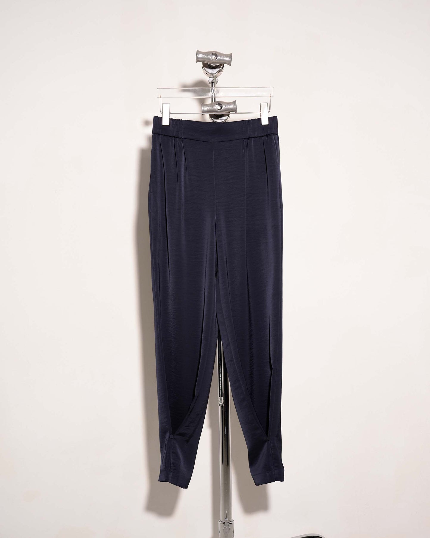 aalis SCOTT button detail cinch hem satin pants (Navy)