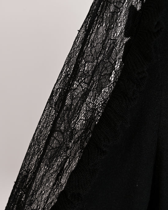 aalis VINKA single lace sleeve detail knit pullover (Black)