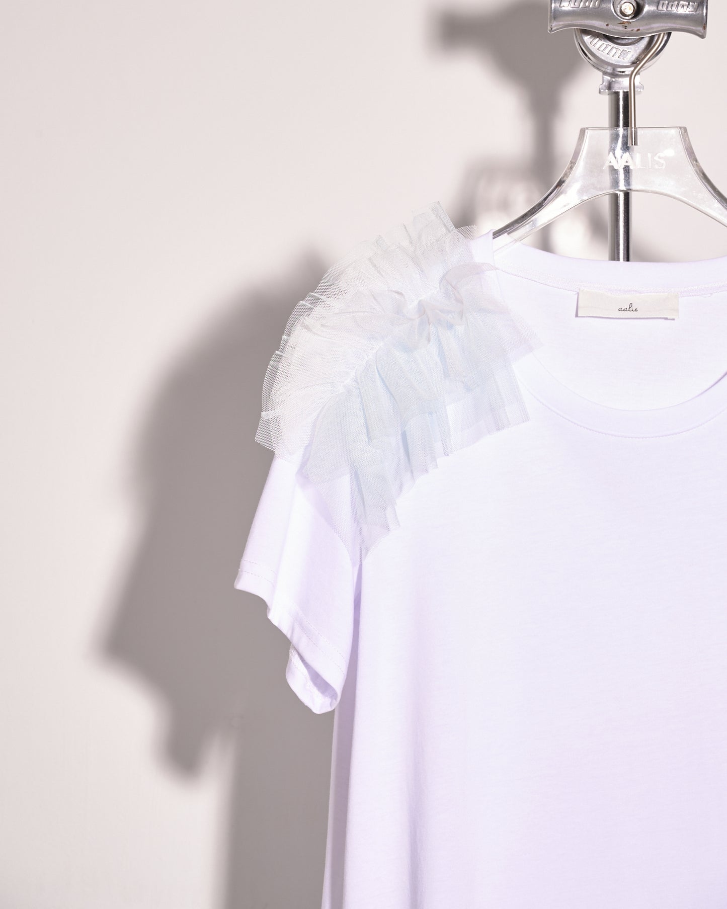 aalis PALA mesh ruffle shoulder SS tee (White)