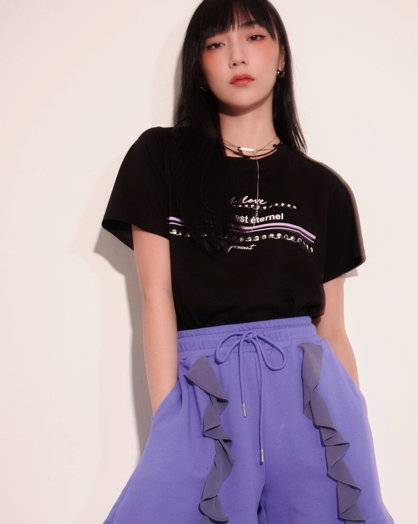 aalis YUNA studded printed SS tee (Black)