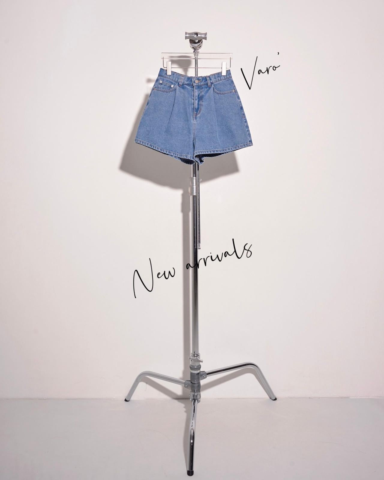 aalis VARO A line denim shorts (Blue denim)