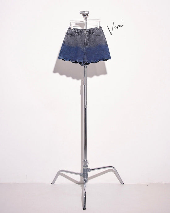 aalis VERA scallop hem denim shorts (Dip dye blue)