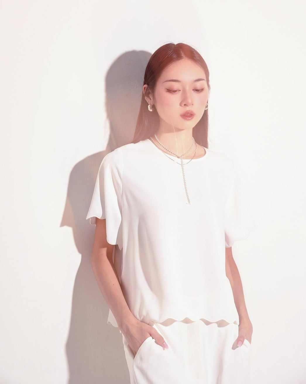 aalis ABIAH scallop hem S/S Top (White)