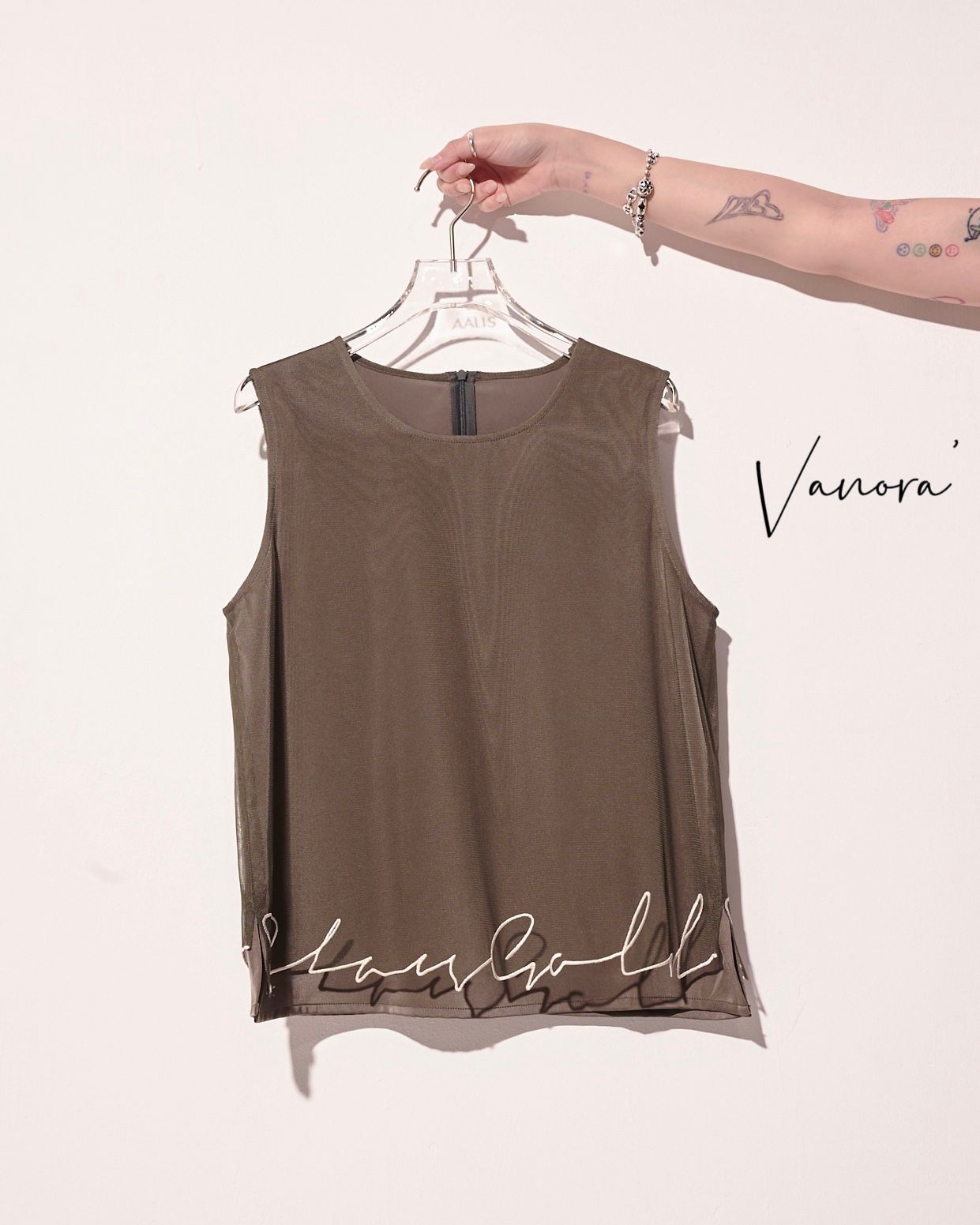 aalis VANORA slogan on hem tank (Dark khaki)