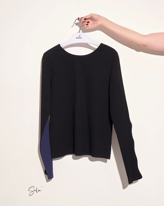 (Pre-order) aalis SELA chain keyhole L/S top (Black navy)