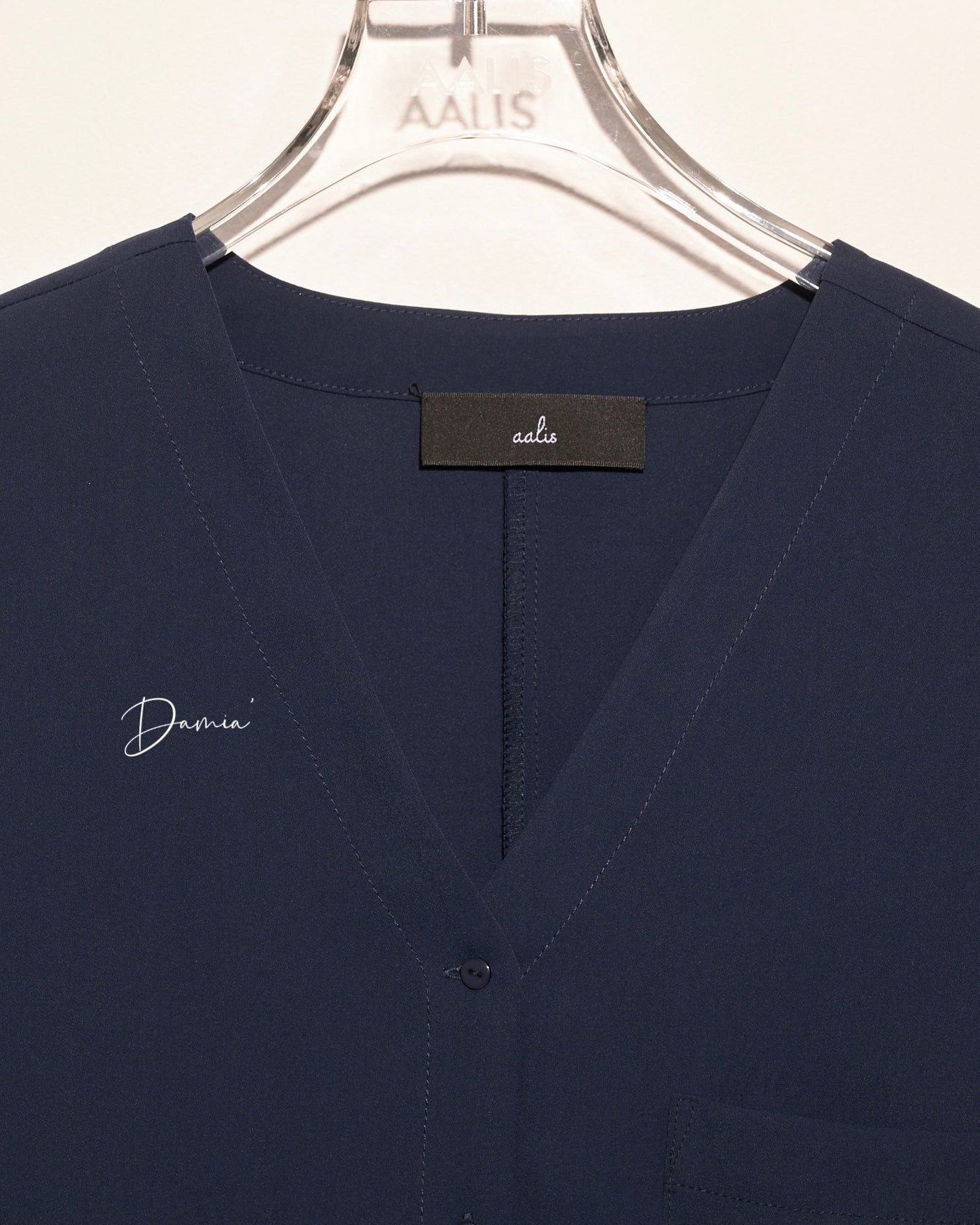 aalis DAMIA POLY single pocket V neck shirt (Navy)